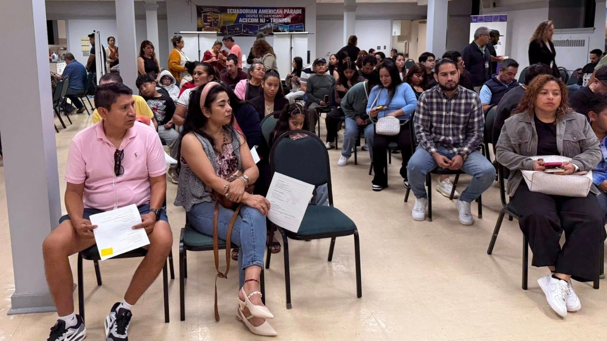 El Consulado Móvil del Ecuador en Trenton, capital de New Jersey, brindó más de 400 atenciones consulares en un solo día. (Kike Perdomo)