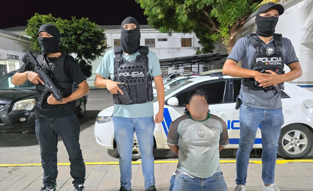 El acusado de extorsión fue puesto a órdenes de las autoridades judiciales a la espera de una audiencia.