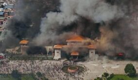 El primer ministro de Nepal, K.P. Sharma Oli, presentó su renuncia este martes tras dos días de protestas masivas que dejaron al menos 19 muertos