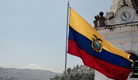 El riesgo país de Ecuador se sitúa en 733 puntos, la puntuación más baja desde el 2022. (Pexels)
