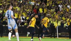 Enner Valencia anota en su partido 100 y Ecuador derrota a Argentina
