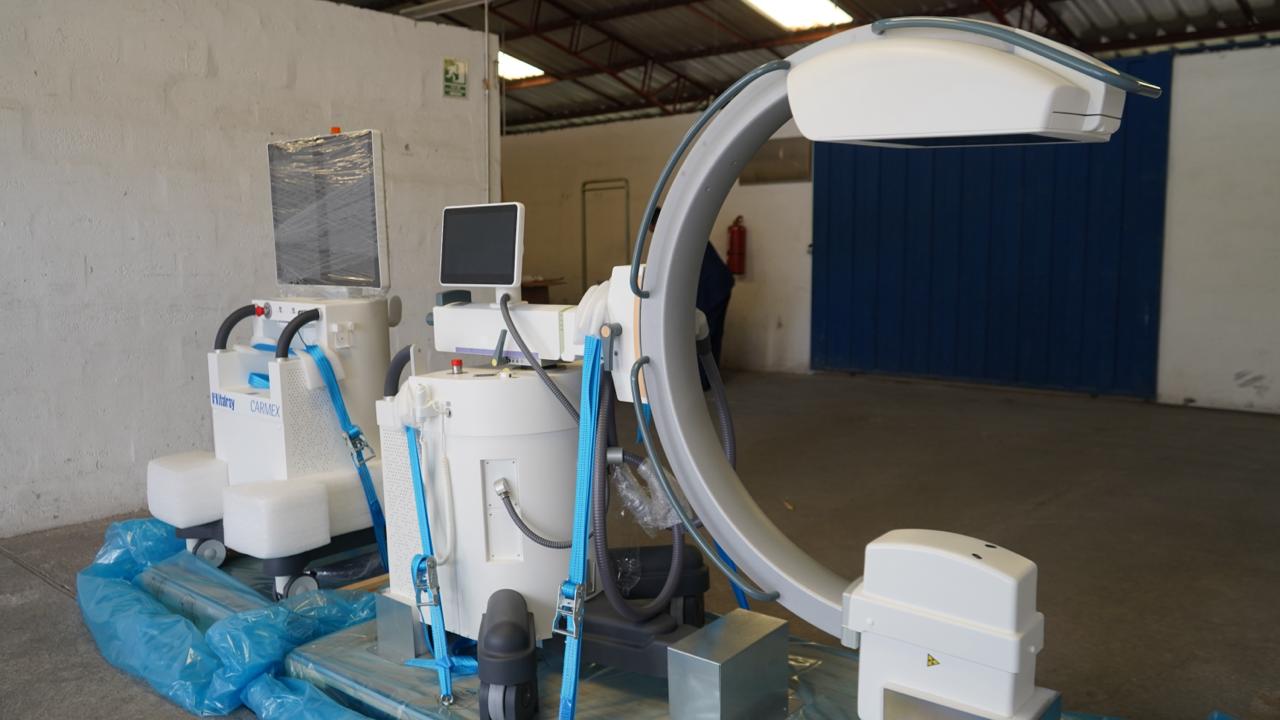 Equipamiento de alta tecnología llega a 32 hospitales ecuatorianos para mejorar procedimientos quirúrgicos