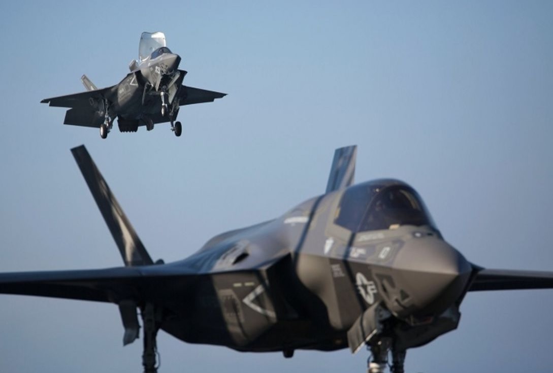 Estados Unidos desplegó diez aviones de combate F-35 en Puerto Rico para reforzar las operaciones antinarcóticos en la región, según un anuncio oficial.