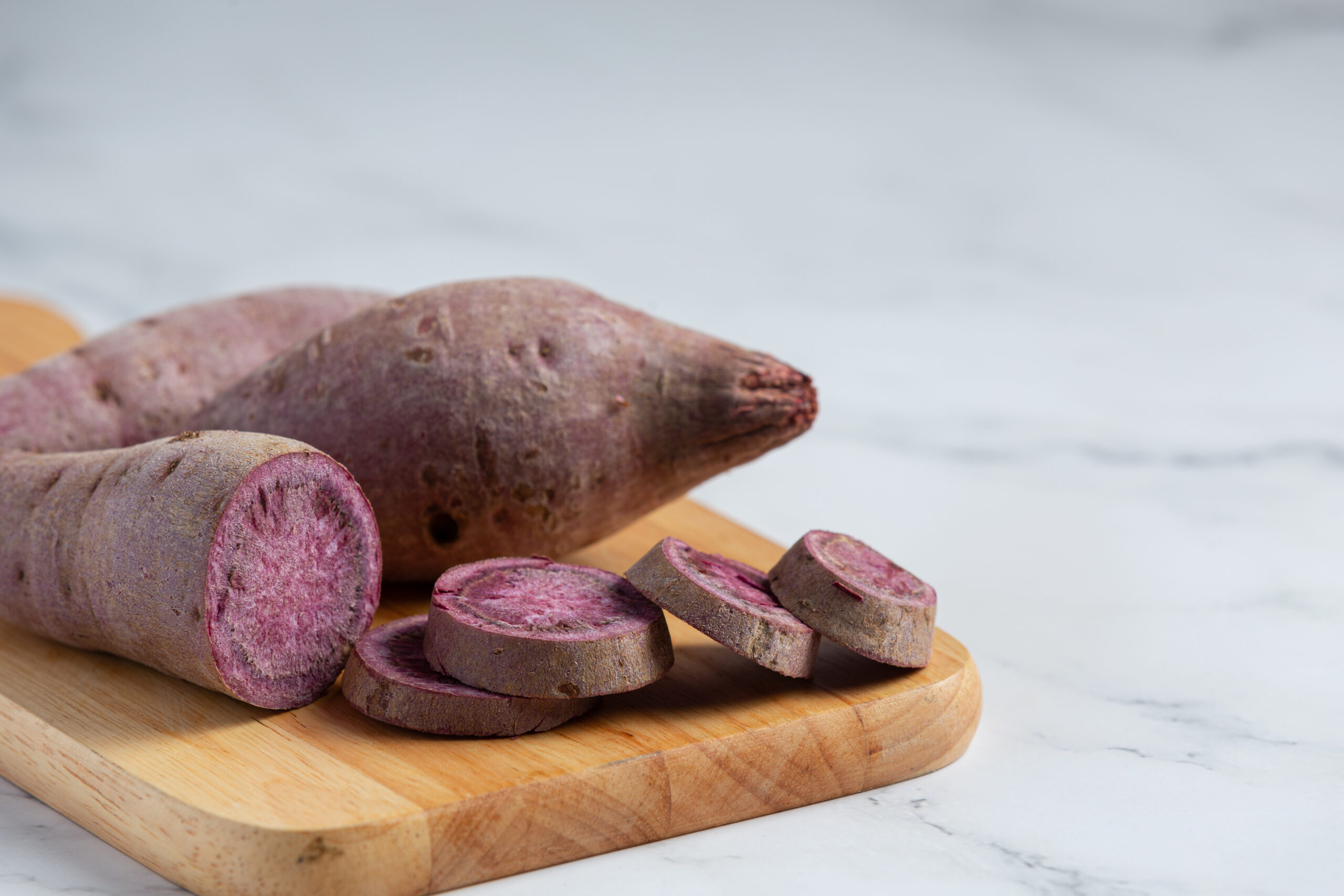 Estudio revela potencial del extracto de camote morado contra el cáncer de mama