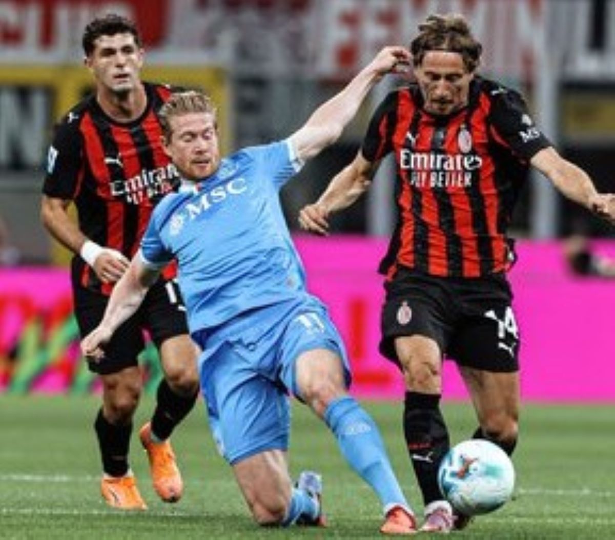 Estupiñán expulsado Milan supera 2-1 a Napoli y asume liderato