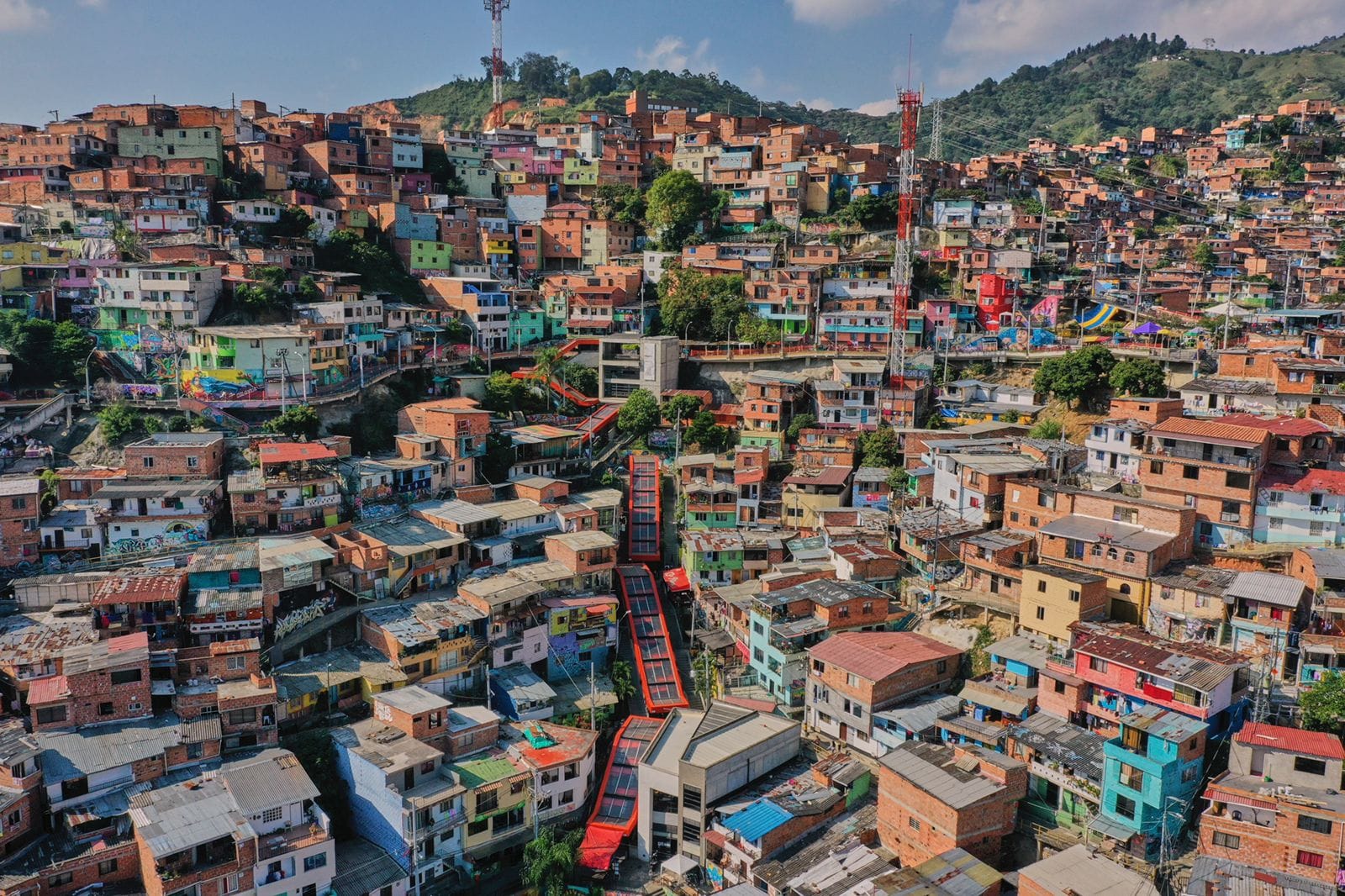 Fueron víctimas de desaparición forzada en Medellín Cadáveres estaban bajo 56.000 metros cúbicos de escombros