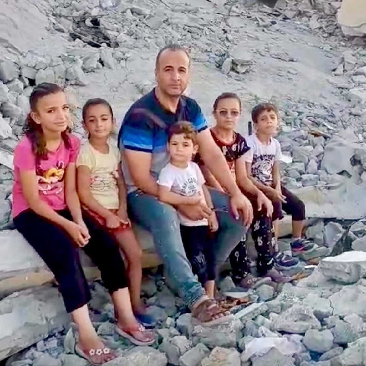 El doctor Reefat Alathamna tiene la nacionalidad boliviana y lleva meses pidiendo al gobierno de Bolivia que lo saquen junto a su familia de Gaza.