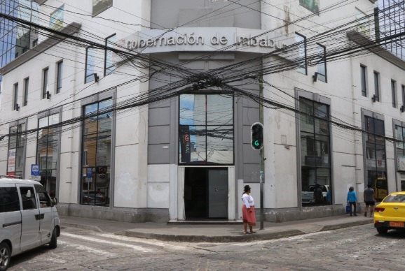 Gobernadora de Imbabura se suma a diálogo con dirigentes indígenas en medio del paro