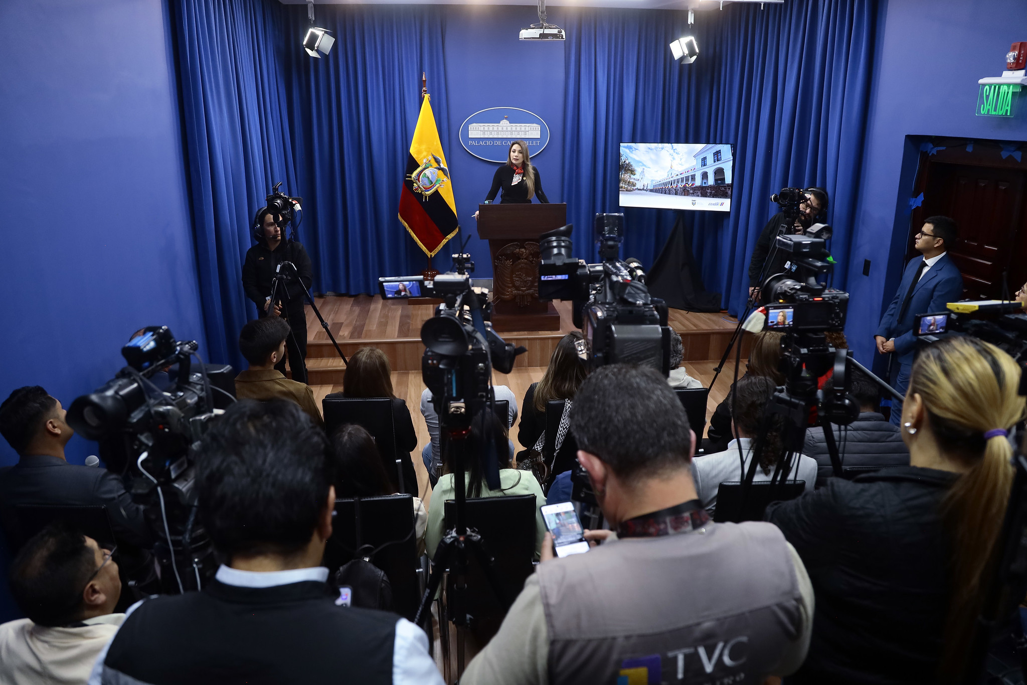 Gobierno anuncia construcción de nuevo eje vial y entrega más de 166 millones en créditos productivos