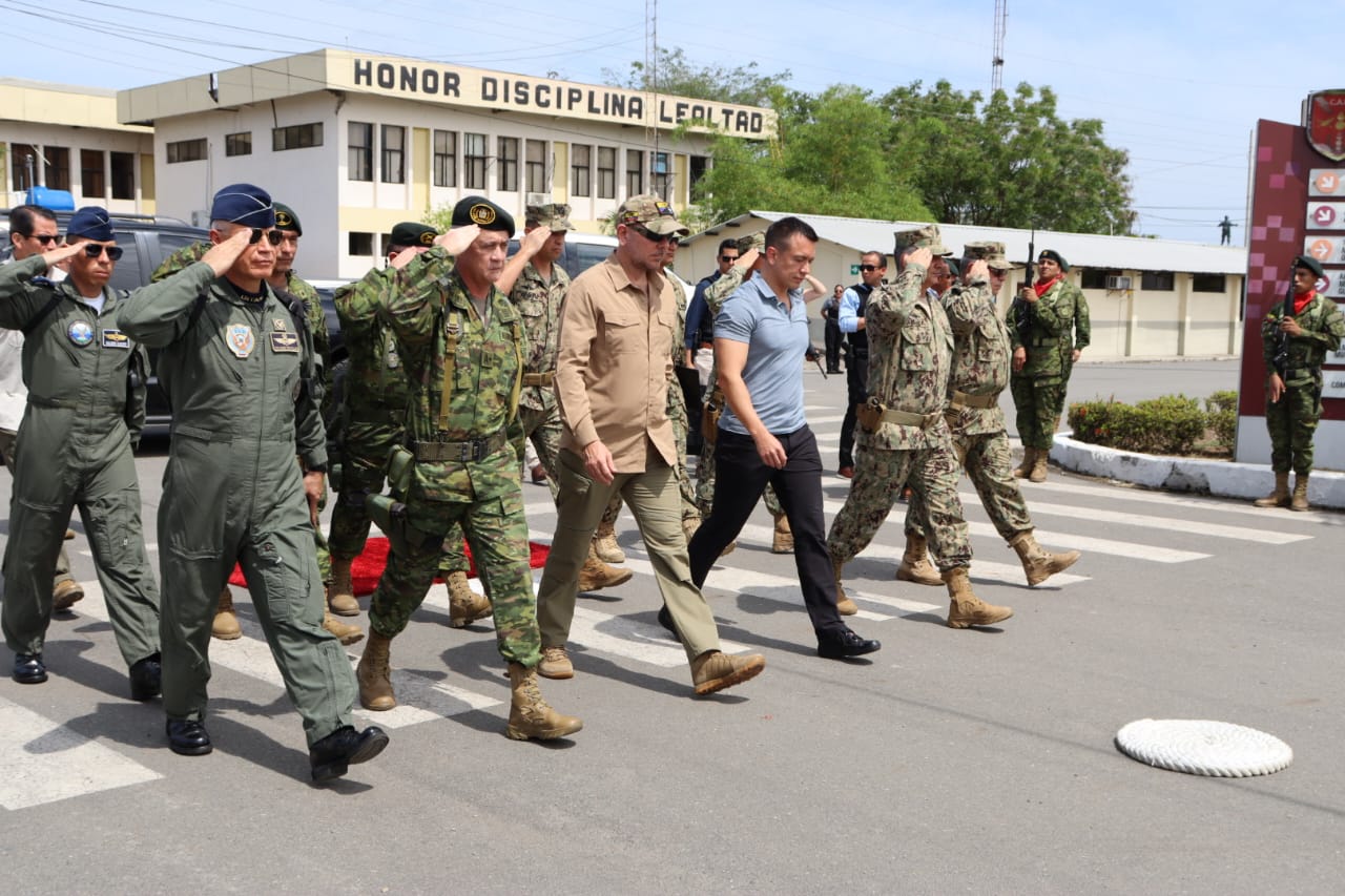 Gobierno transfiere atribuciones espaciales del Instituto Geográfico Militar a la Fuerza Aérea Ecuatoriana