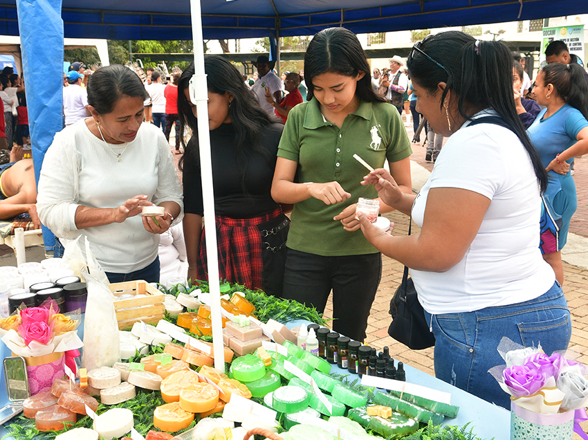 El Cabildo de Guayaquil impulsa la Ruta de Ferias de Emprendedores y Servicios Municipales para dinamizar la economía comunitaria