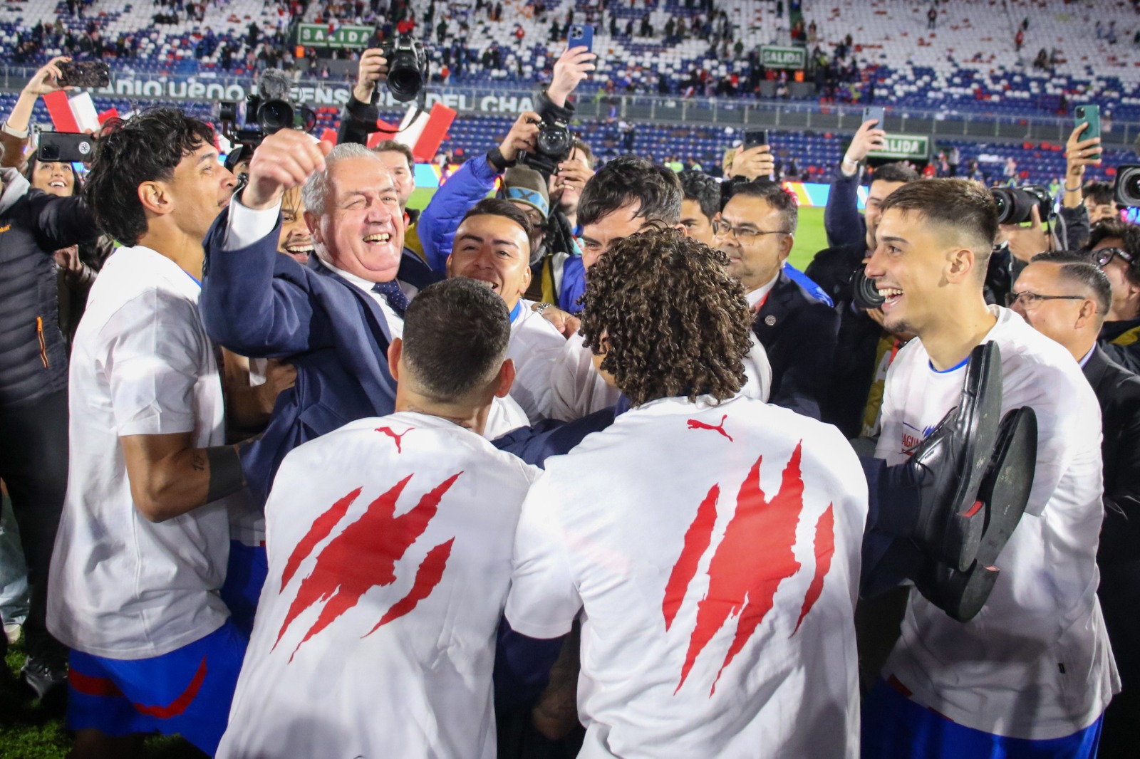 Gustavo Alfaro el técnico que reconstruyó a Ecuador y Paraguay para los Mundiales