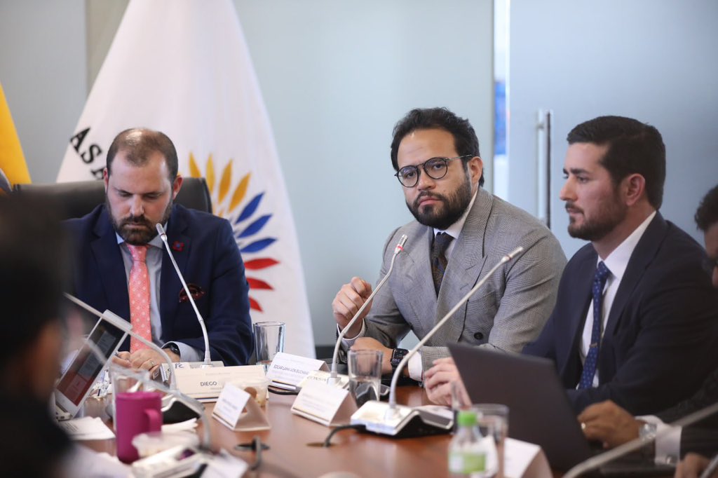 IESS reemplazará a médicos que no cumplan jornada completa, anuncia Édgar Lama