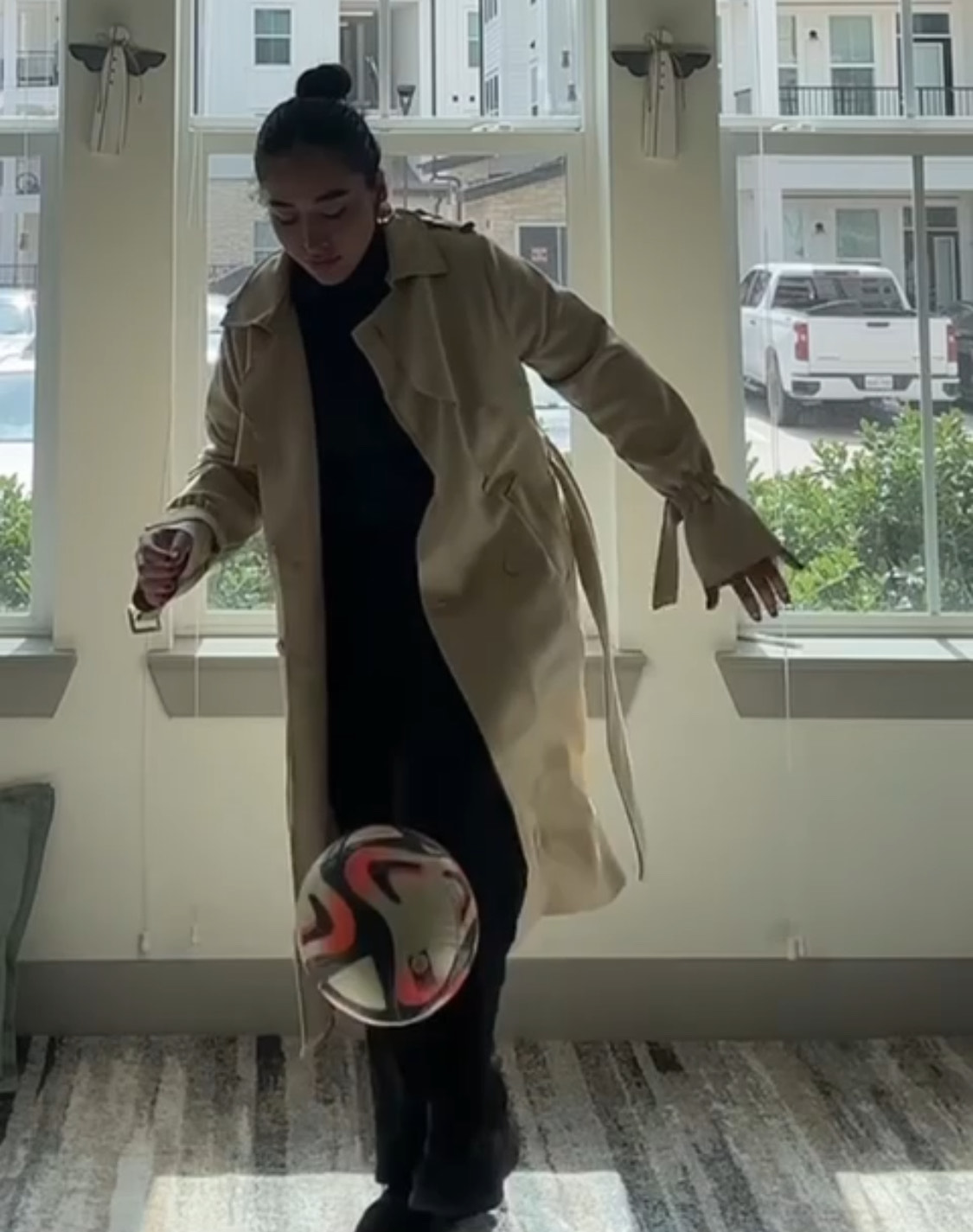 La tiktoker manabita Grace Suárez se ofrece como corresponsal espontánea para reportar lo que ocurra en el partido de Ecuador vs Estados Unidos.