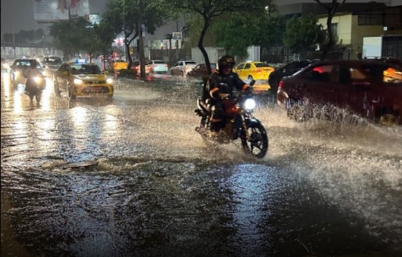 Inamhi alerta por lluvias y tormentas en varias regiones de Ecuador hasta el 27 de septiembre