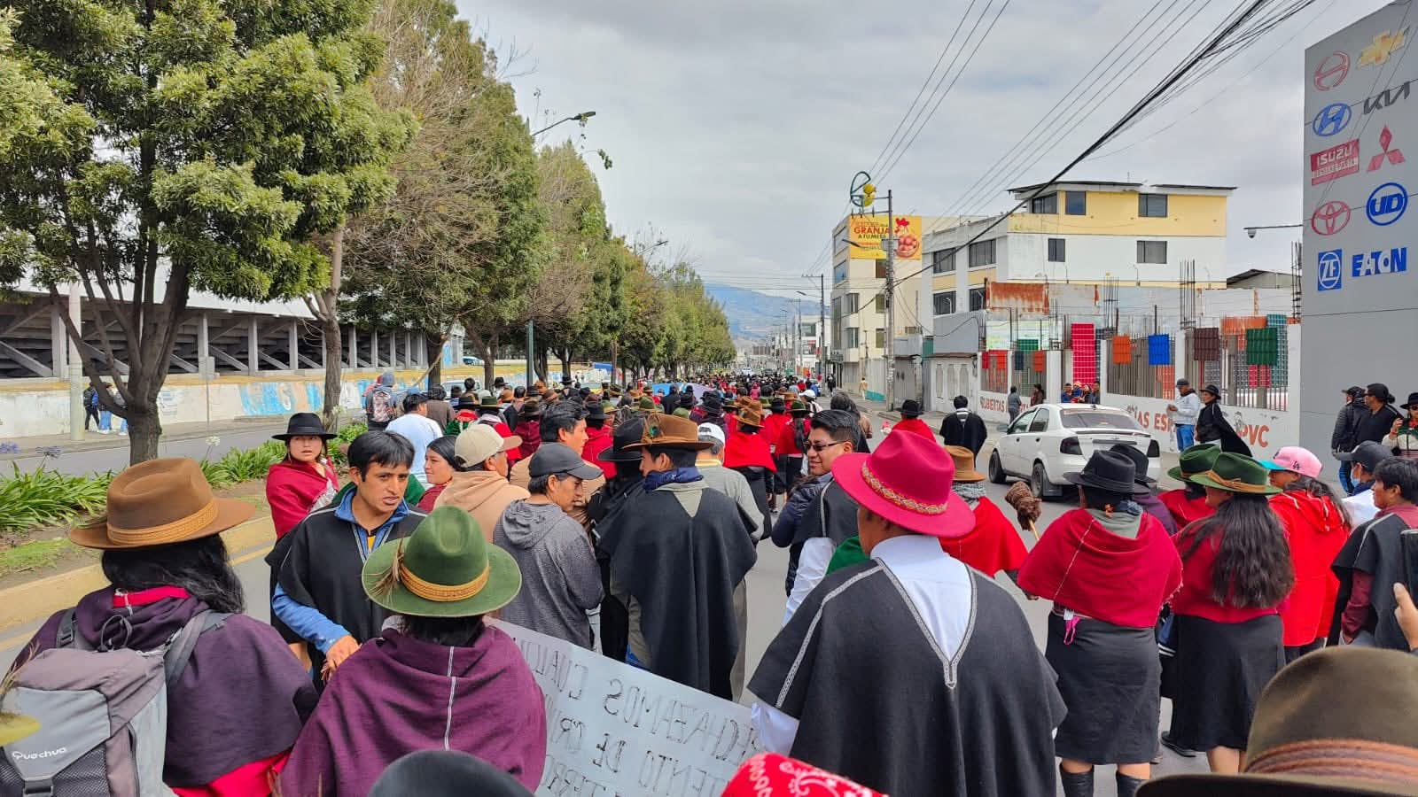 Indígenas marchan en Ambato contra eliminación del subsidio al diésel