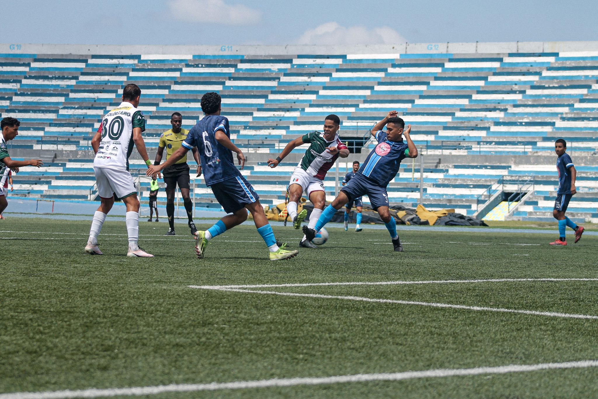 Juventud Italiana golea 5-0 a Santa Elena y avanza a 16avos de final