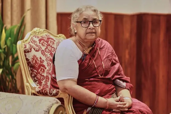 La exjueza principal de la Corte Suprema de Nepal, Sushila Karki, juró como primera ministra interina del país, convirtiéndose en la primera mujer en el cargo.