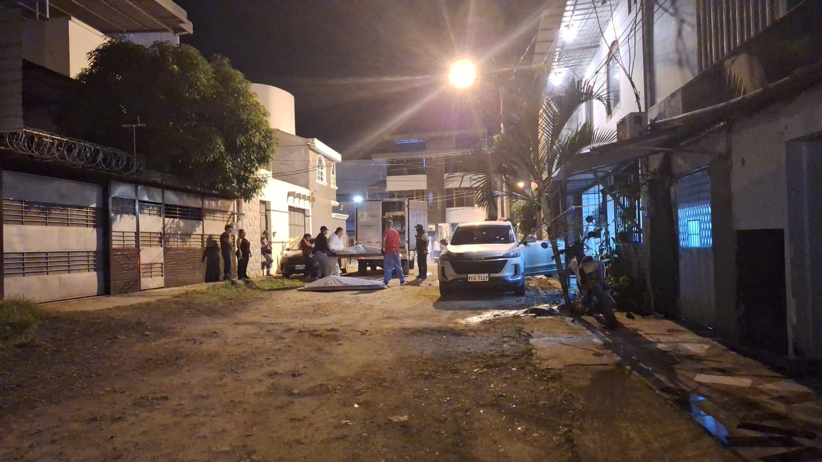 La pareja de esposos que compartían profesión fueron asesinados en los exteriores de su casa cuando estaban en un carro.