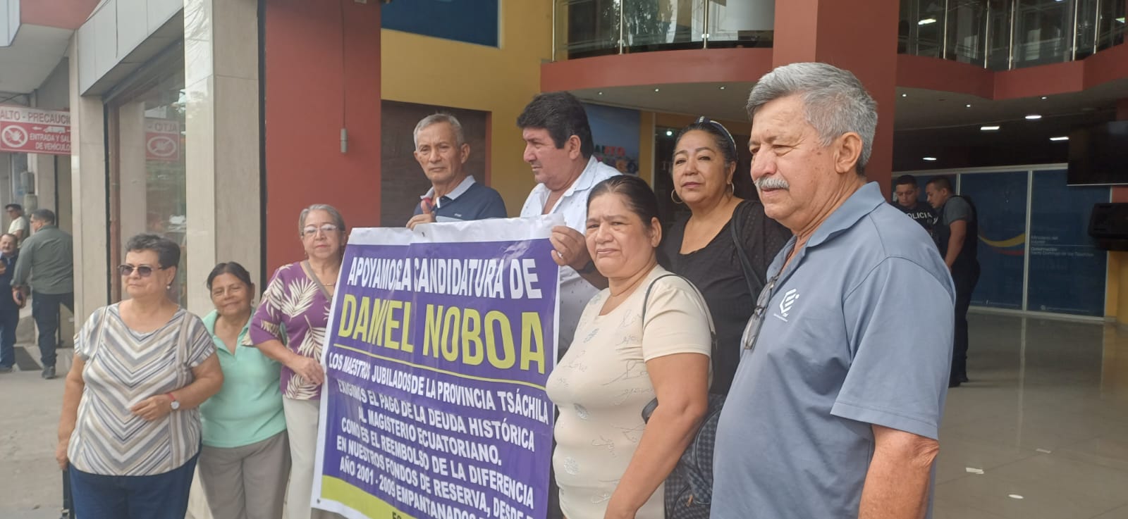 Maestros jubilados de Santo Domingo reclaman pagos atrasados y fondos de reserva