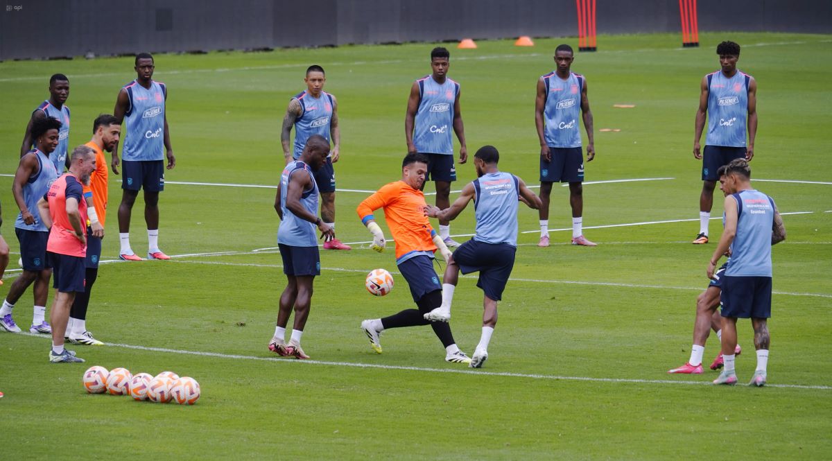 Moisés Caicedo entrena con normalidad para enfrentar a Argentina en Eliminatorias