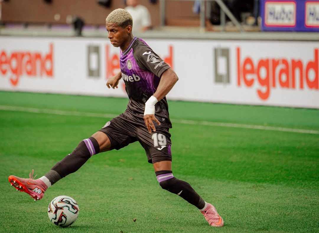 Nilson Angulo extiende su vínculo con el Anderlecht por cuatro años más