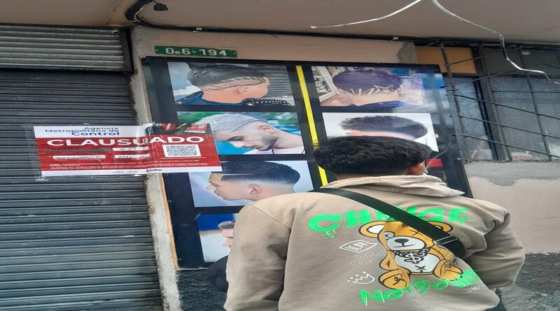 Operativo sorpresa en Quito clausuran barbería y hallan droga en su interior