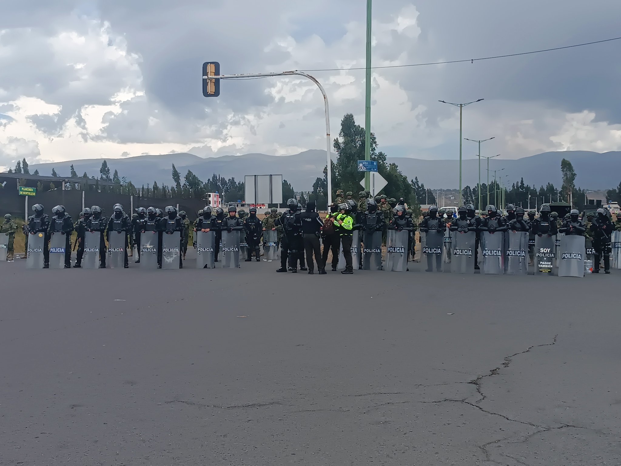 Paro nacional en Ecuador deja 15 detenidos tras bloqueos de vías en Imbabura