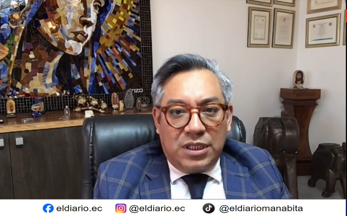 Paúl Ocaña, presidente del Colegio de Abogados de Pichincha, durante entrevista en Manavisión Plus.