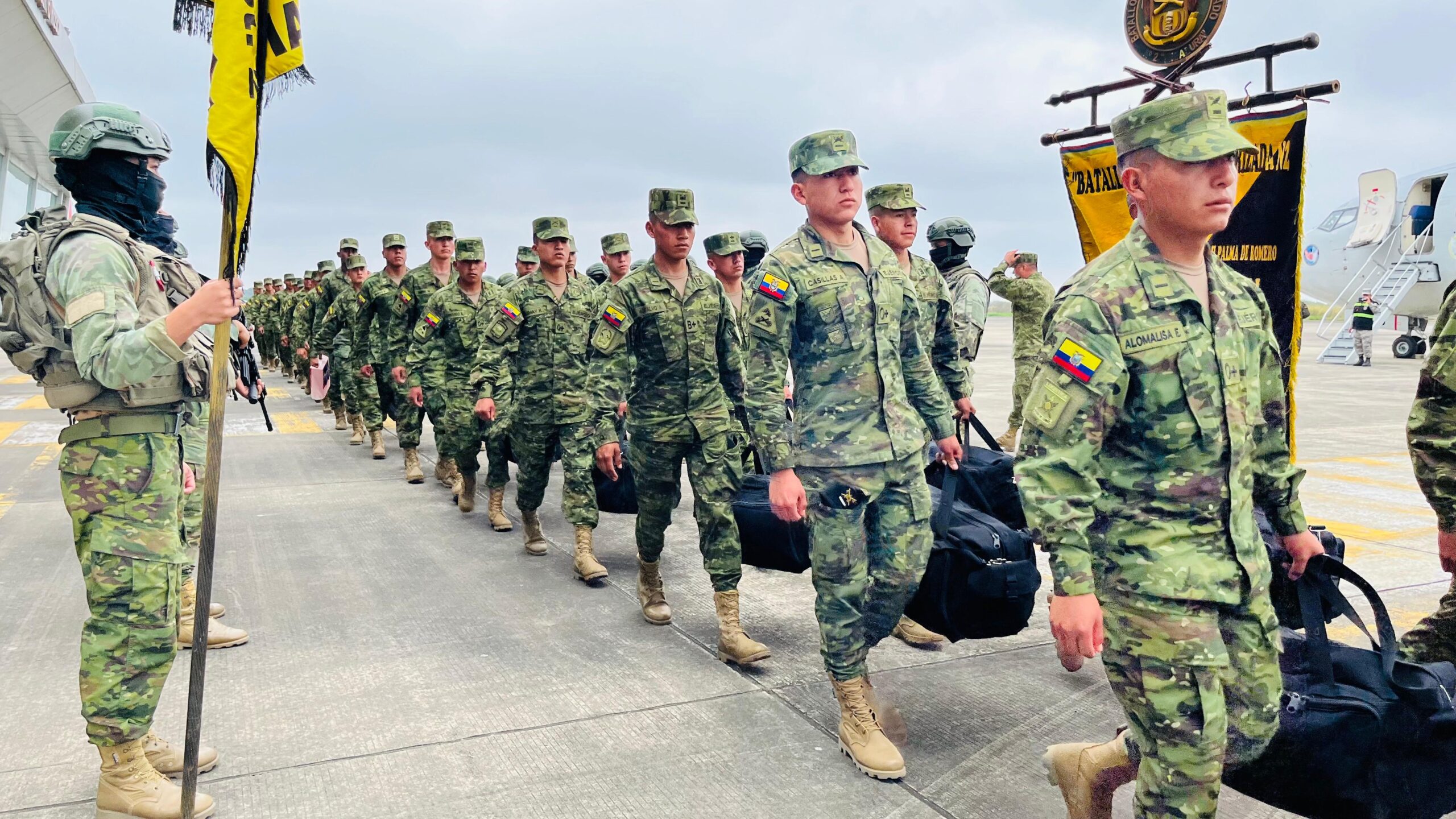 Policías y militares tendrán embarque prioritario en vuelos domésticos de Ecuador.