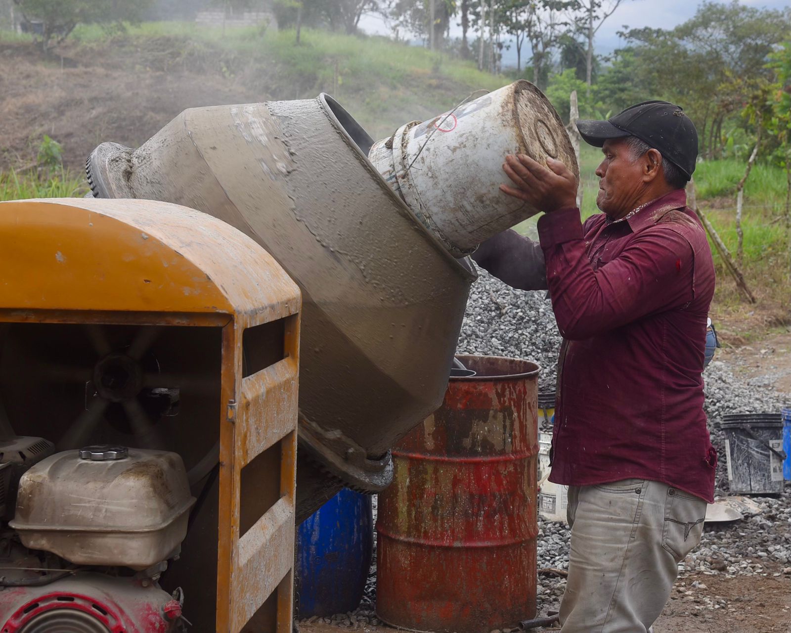 Santo Domingo Obra vial en Tinalandia beneficia a familias y productores rurales