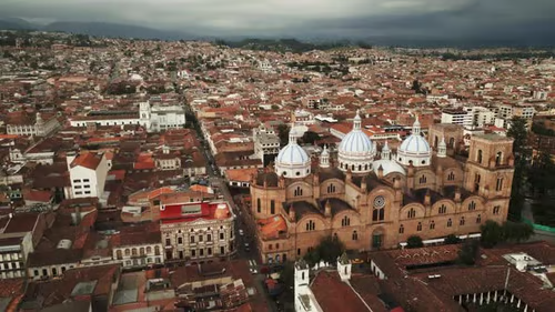 Clima en Cuenca este sábado 6 de septiembre: jornada fresca con lluvias dispersas y cielos nublados