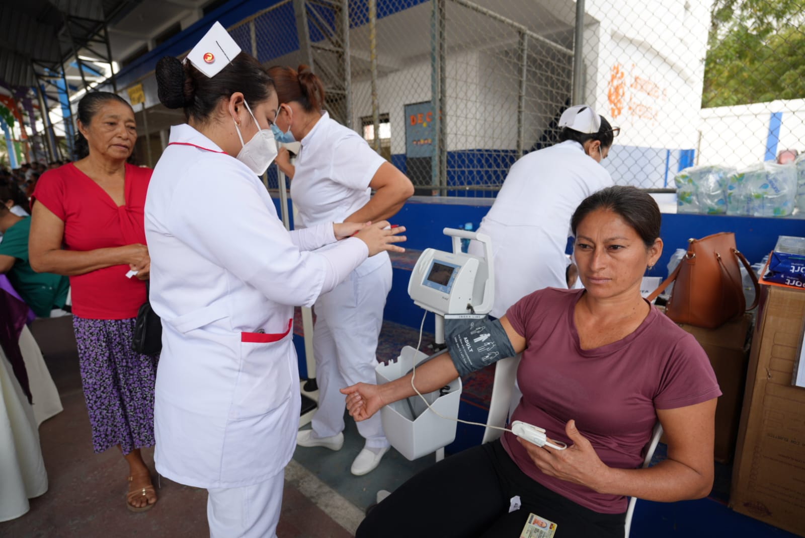 Una de las ciudadanas que recibió servicios gratuitos de salud.