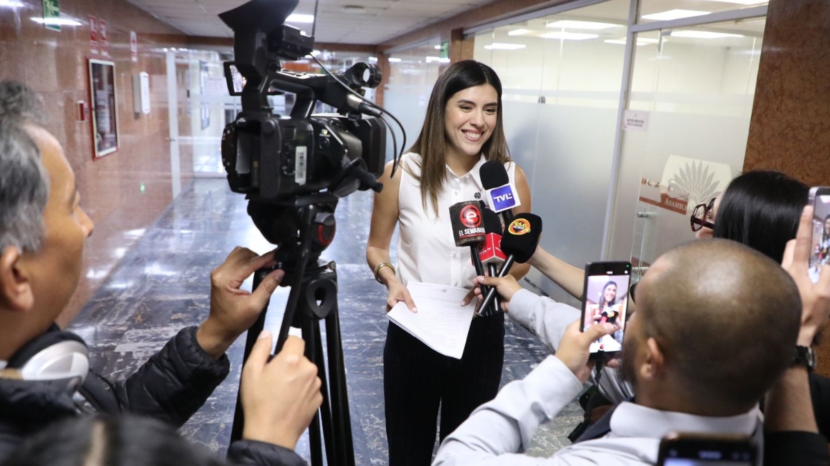 Valentina Centeno, asambleísta de ADN, propone ley de formación dual para fortalecer el empleo joven en Ecuador. (Cortesía)