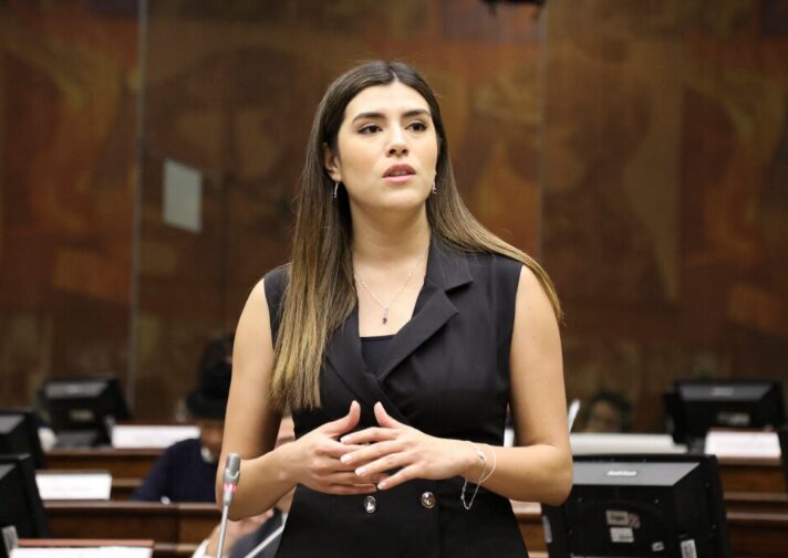 Valentina Centeno retorna a la Asamblea Nacional tras licencia de estudios