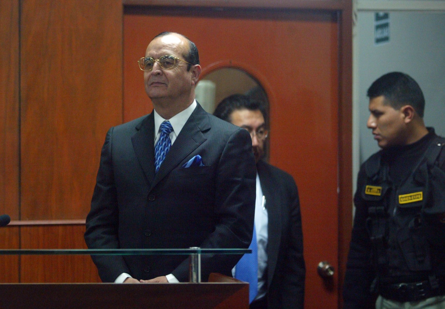 Vladimiro Montesinos y jefes guerrilleros serán trasladados a otro centro penitenciario