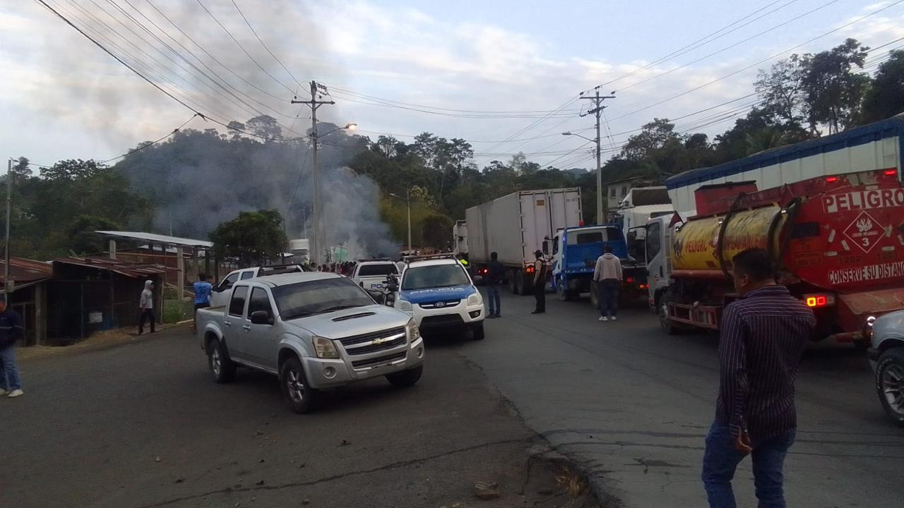 ¡Atención! LA vía Jipijapa-Guayaquil fue cerrada al tránsito vehicular debido al paro nacional