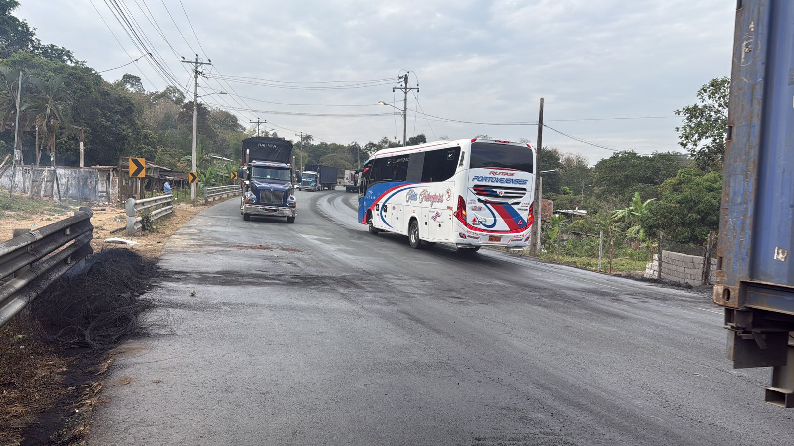 Protesta con llantas quemadas bloqueó la Jipijapa–Guayaquil: así fue el cierre y reapertura