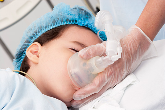 ¿Es segura la anestesia en bebés? Nuevos hallazgos tranquilizan a padres y médicos