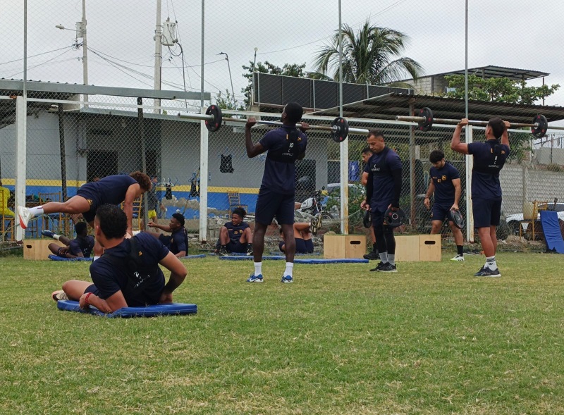 Delfín SC retomó los entrenamientos.
