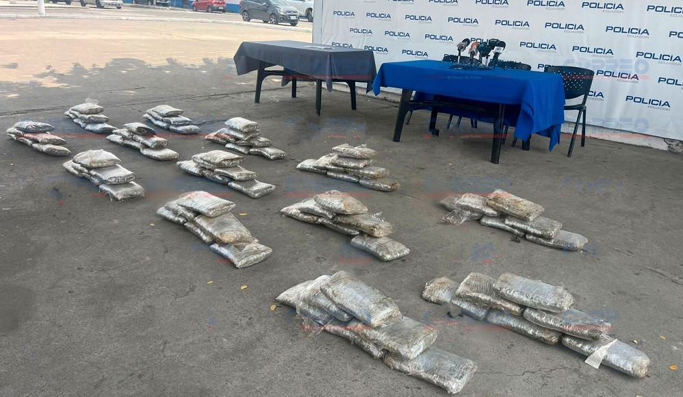 Incautan vehículo con marihuana oculta en caleta tras operativo en El Oro