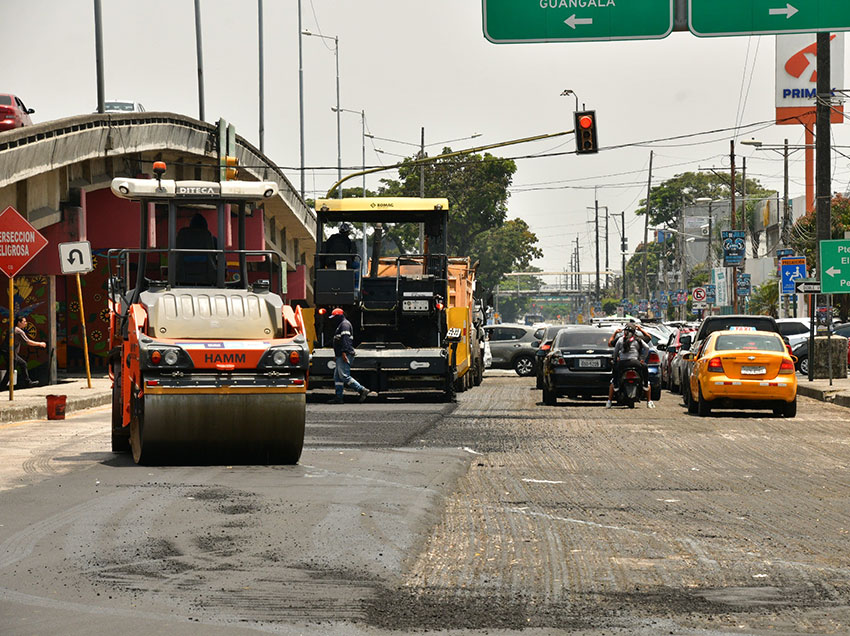 Obras viales ejecutadas el sábado en la zona industrial de Guayaquil.