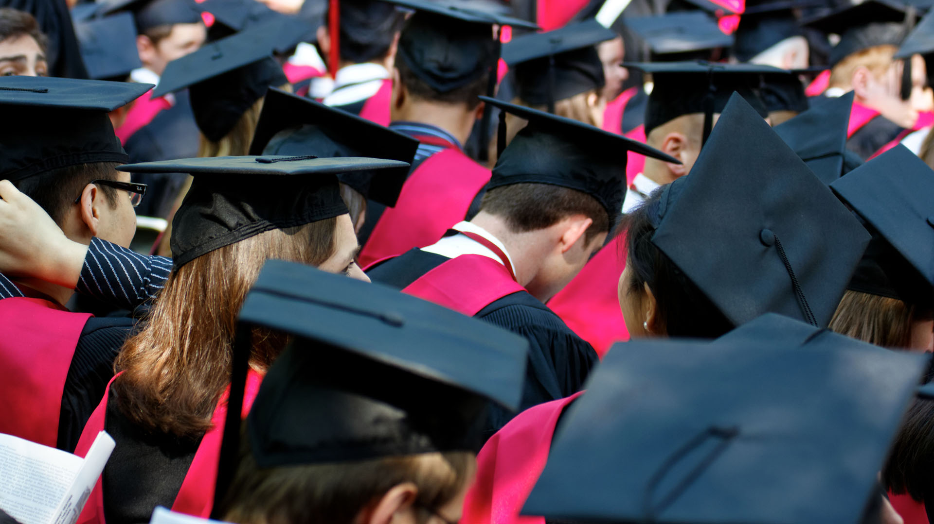 Familia denuncia negligencia de la Universidad de Glasgow tras suicidio de estudiante por error académico