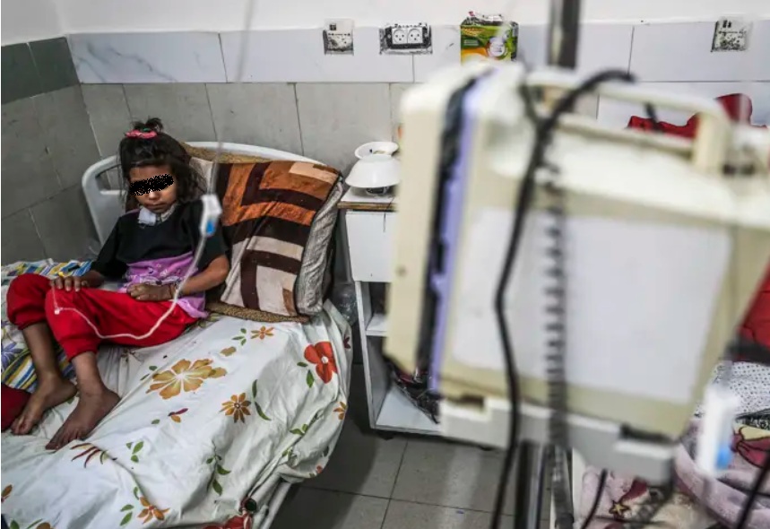 Bombardean hospital con 80 niños internados en Gaza: denuncian “parálisis total” del sistema médico
