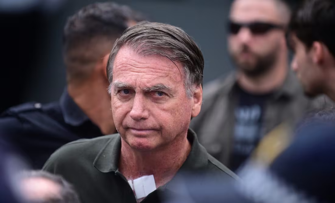 Bolsonaro continúa en observación médica por deshidratación y alteraciones renales