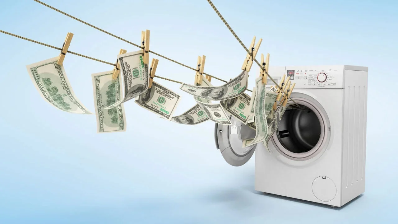 El lavado de dinero es el proceso a través del cual es encubierto el origen de los fondos generados mediante el ejercicio de algunas actividades ilegales.