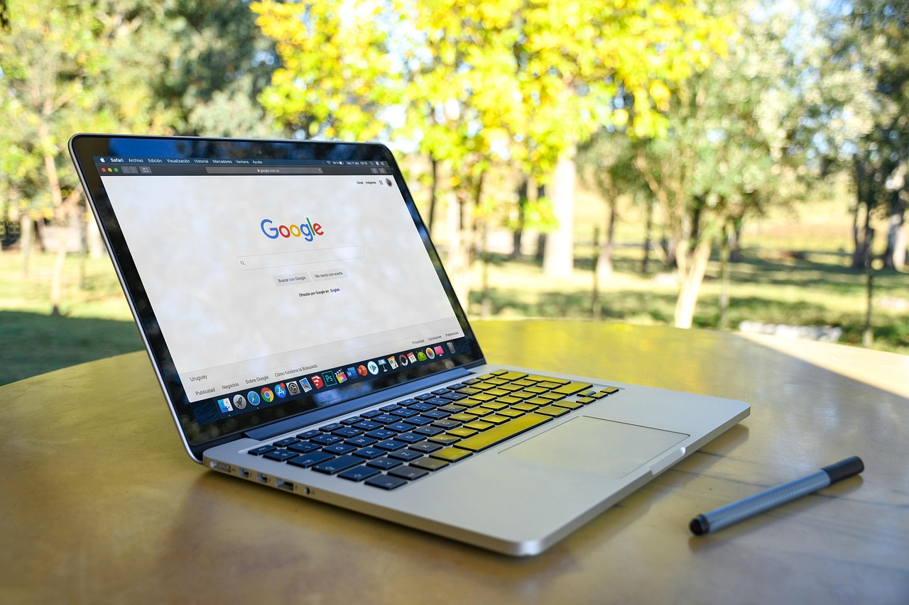 La nueva función del traductor de Google permite conversaciones en vivo y prácticaspersonalizadas para aprender inglés paso a paso.