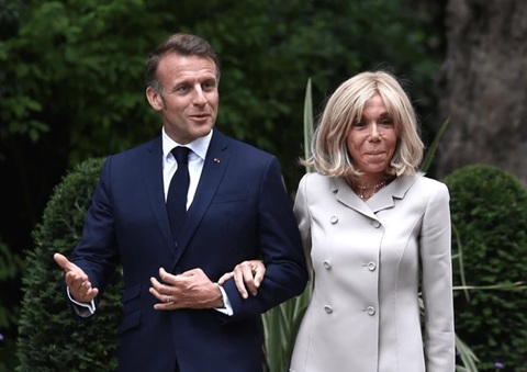 Pruebas médicas y fotos: los Macron presentan evidencia contra difamación en EE. UU.