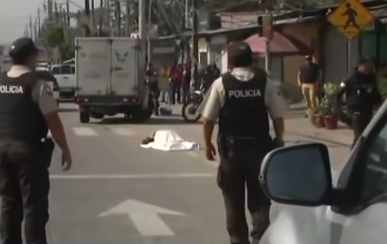 Asesinan a guía penitenciaria frente al complejo carcelario de Guayaquil