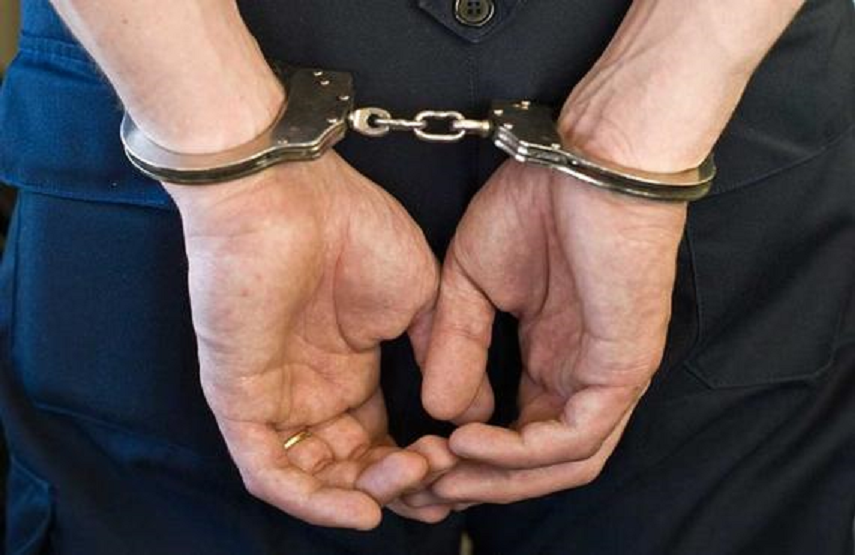 Cae policía implicado en extorsión: exigía $5.000 a víctima en Montecristi